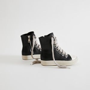 Nouvelle couleur de bonbons simples et polyvalentes petites chaussures blanches personnalisées série noire personnalisée chaussures de mode en dentelle épaisses chaussures de planche