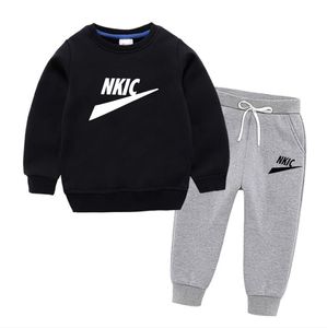 Nouveau Printemps Automne 2pcs Enfant Sports Ensembles Décontractés À Manches Longues Col Ras Du Cou Sweats Tenues Garçon Enfant Marque Imprimer Lâche Doux Costume Vêtements De Plein Air