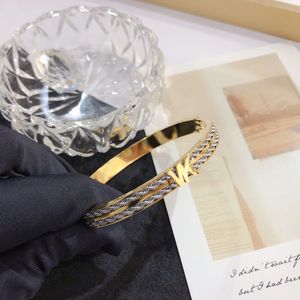 Nuevo estilo pulseras mujeres brazalete diseñador carta joyería cristal oro plateado acero inoxidable amantes de la boda regalo S232