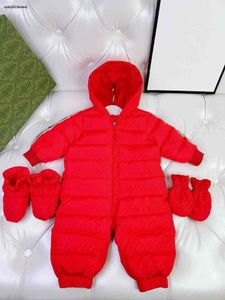 Nuevos monos para niños pequeños Ropa roja grande para bebés recién nacidos Tamaño 73-100 Mono infantil con capucha con letras estampadas completas y calcetines con guantes Dec05