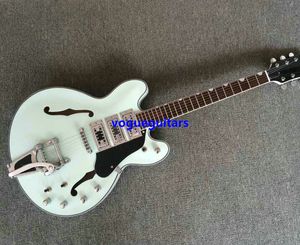 nouvelle guitare électrique Jazz blanche 3 micros de haute qualité livraison gratuite.