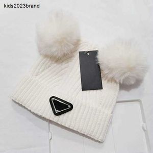 Nouveaux chapeaux tricotés d'hiver pour bébé, bonnets chauds de noël pour enfants, décoration de boule en peluche, casquettes en Crochet pour enfants