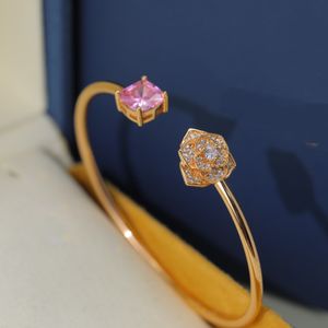 Nueva pulsera abierta para mujer Creativo Retro Vacío simple Platino Flash Diamante Joyería de temperamento de moda de alto grado1