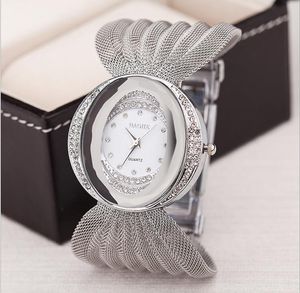 Dernier arrivée Luxueuse dames Montre-Bracelet Eliptical Dial Large Silver Mesh Bracelet Montres Womens Montres de mode Montres Quartz Montre-Bracelet
