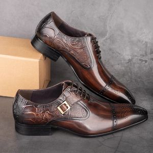 Bonitos zapatos de vestir Oxford Brogue de cuero marrón negro para hombre Oficina de cuero para hombre Par para hombre con traje jeans Hebilla con cordones laterales con estilo 240102