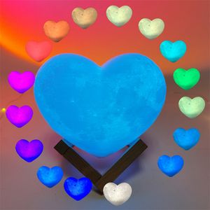 Veilleuse Lune en Forme de Coeur, Charge USB Imprimée en 3D avec Support en Bois, 8cm 10cm 16 Couleurs Veilleuse pour Fête d'Anniversaire Cadeau de Noël décor à la maison