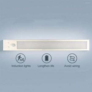 Luces nocturnas Lámpara conveniente LED sin perforaciones Sensor de cuerpo humano Luz suave Fácil de instalar Armario para dormitorio