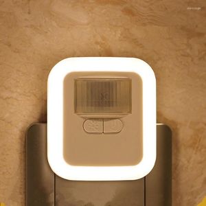 Luces nocturnas LED Smart Light Motion Sensor Ajuste de brillo Lámparas de la escalera de la escalera del dormitorio Lámparas decorativas