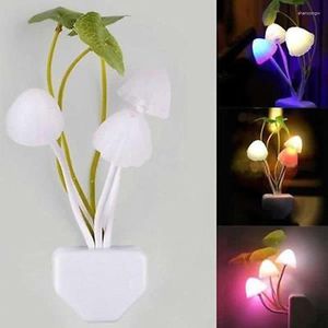 Luces nocturnas Seta Led Cambio de color Sensor de luz Ahorro de energía Rosa roja Flor Planta Cama en maceta Decoración Lámpara Iluminación para el hogar Enchufe de EE. UU.