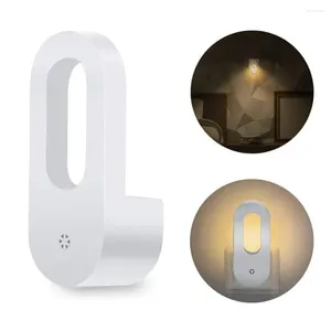 Lumières de nuit Ampoule intelligente sans fil Capteur de lumière LED Prise UE 2700K Lampe de secours murale enfichable blanc chaud pour chambre à coucher de couloir