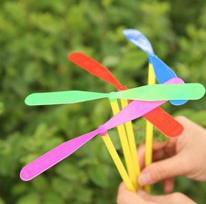 Nouveauté classique en plastique bambou libellule hélice Sport de plein air jouet enfants enfants cadeau volant multicolore couleur aléatoire