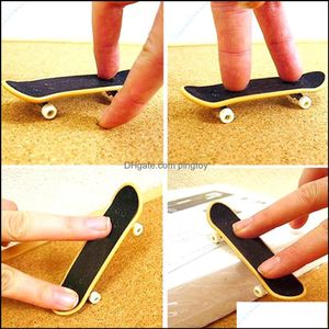 Novedad Gag Toys Giftskids Jugando Desarrollo Cerebral Dedo Skateboard Deck Mini Board Boys Juegos Juguete Drop Entrega 2021 Vbgom