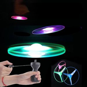 Nouveauté Jeux LED Éclairage Disque Volant Hélice Hélicoptère Jouets Pull String Soucoupes UFO Toupie Enfants En Plein Air Amusant Jeu Sports 230617