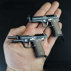 Artículos novedosos 1 3 Beretta Llavero Modelo 2022 Pistola de metal de alta calidad Modelo en miniatura Regalos de cumpleaños para hombres y mujeres G230520