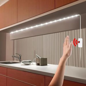 Articles de nouveauté DC 5V USB mouvement rétro-éclairage LED bande lumineuse balayage à la main agitant ON OFF capteur TV cuisine sous la lampe de l'armoire