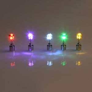 Nouveauté éclairage éclairer boucles d'oreilles LED goujons de noël chauds clignotant clignotant en acier inoxydable gadget accessoires de fête de danse fournitures cadeau D2.0