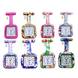 Nurse Watch Doctor Fob Quartz Silicone Pocket Broche Joyería Pin relojes cuadros estampados coloridos Relojes de cofre de túnica 29 colores B8192