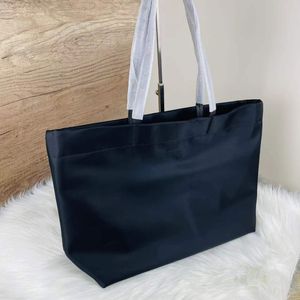 Nylon Plain Black Tote Bag Moda Totes de gran capacidad Bolsos de compras de moda Bolso clásico Viaje Bolsos de hombro de alta calidad Unisex al por mayor