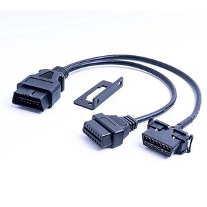 Le câble d'extension OBD peut être connecté à l'interface d'origine du véhicule avec un câble de connexion OBD2 un à deux à 16 broches