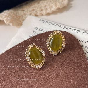 Boucles d'oreilles opale en verre vert olive Charme tendre forme baroque perle d'eau douce pleine aiguille en argent 925 design fait main tempérament mat vintage