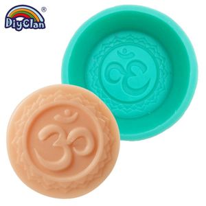 OM Aum Yoga Symbole Silicone Moule Pour Savon Incantation Gâteau Époxy Résine Aroma Pierre Moule Bouddhisme Spell Artisanat Forme Décorative 210225