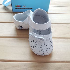 OMN style d'été en cuir véritable premiers marcheurs filles enfant en bas âge chaussures fretwork mode bébé chaussures infantile chaussons LJ201104