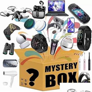 Autres accessoires informatiques 2022 Lucky Gift Mystery Box Electronics Cadeaux surprise d'anniversaire pour les annonces telles que les drones Montres intelligentes Bluet Dhuu9