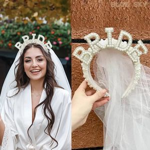 Autres fournitures de fête d'événement Mariée à être Pearl Crown Bandeau avec voile Mme Wifey Accessoires de cheveux de mariée de luxe Mariage Engagement Dîner Décoration Cadeau 231006