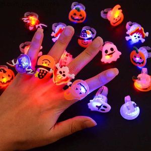 Autres fournitures de fête d'événement LED Light Halloween Ring Glowing Pumpkin Ghost Skull Rings Halloween Décoration de fête de Noël pour la maison Santa Snowman Kids Cadeau Q231010