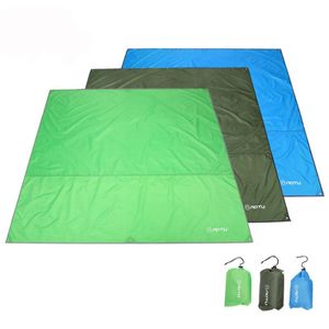 Almohadillas al aire libre Estera de playa impermeable Camping Picnic Tierra Cubierta plegable Ropa de cama con bolsa de almacenamiento Manta