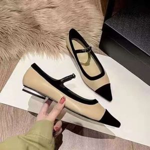 Chaussures extérieures Chaussures de style bon marché Femme 2024 Spring Light One Line Bustle Bouteille plate chaussures