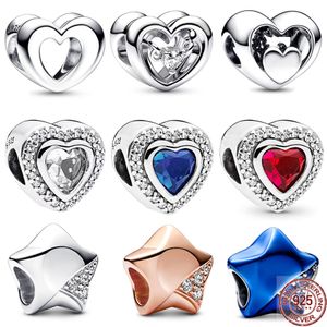 El encanto de la pluma del corazón rojo y azul transparente brillante de plata esterlina Pandora S925 es adecuado para la producción de joyería de pulsera Pandora primitiva DIY