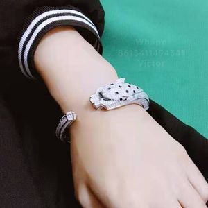 Panthere Bangle Charm bracelet pour l'homme Version émeraude pour femme Leopard Head Designer Set avec diamants plaqué Gold 18K Taille européenne Crystal 019
