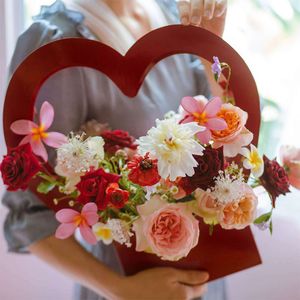 Bolso de papel Flor portátil con amor Manija de forma de corazón Mango de canasta de flores Bag Bag Fiesta de San Valentín Día de San Valentín