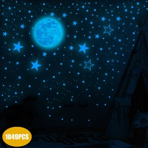Productos de papel 1049 Uds parche que brilla en la oscuridad Luna luminosa estrella punto parche fluorescente autoadhesivo pegatina de pared de dibujos animados