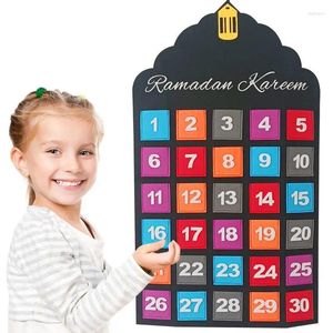 La decoración de la fiesta se sentía en el avance del calendario del Ramadán con 30 estrellas para niños Eid Mubarak Holgable Countdown