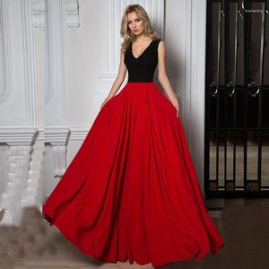 Robes de soirée arrivée dentelle noire une ligne robes de soirée longue sans manches décolleté en V mariage bas rouge pleine longueur en vente