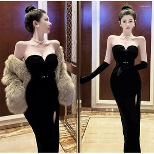 Robes de soirée robe de dîner robe noire en soie femmes français Hepburn Style taille serrée Sexy velours bretelles sans manches