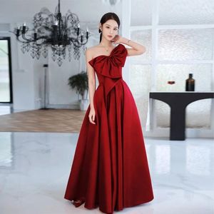 Robes de fête robe de soirée une épaule formelle satin tissée les derniers conceptions sans manches avec arc