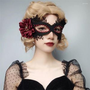 Suministros para fiestas Mujeres Máscara de mascarada de media cara de tela de fieltro negro con flor de diamantes de imitación roja Accesorio de disfraz de cosplay Cubierta de ojos retro sexy