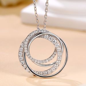 Tester adopté Femmes Luxury Collier Diamond Moisanite Diamant blanc plaqué 925 Collier pendentif en argent sterling en argent sterling avec des chaînes O pour ami