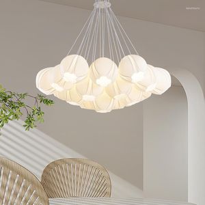 Lámparas colgantes Luces de salón francesas Lámpara de flores Sombra Dormitorio blanco Decoración creativa moderna Iluminación de diseñador