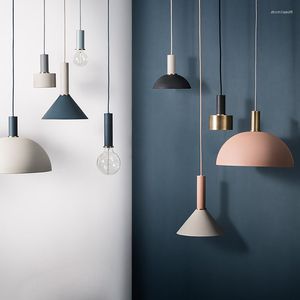 Lampes suspendues lustres design nordique lampe à Led cuisine en métal couloir créatif minimaliste lampara salon décoration