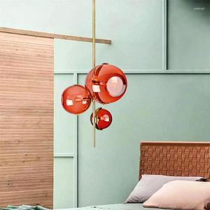 Lámparas colgantes Candelabro de cristal rojo nórdico Tienda de restaurante Dormitorio minimalista moderno Diseñador Italiano Creativo Luz de tres cabezas