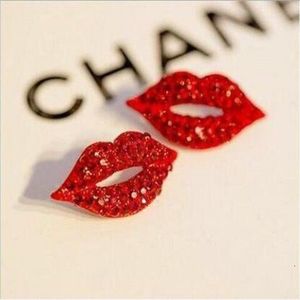 Colliers pendants 1pair élégant sexy lèvres rouges en cristal Crystal Boucle étincelante des boucles d'oreilles pour les femmes bijoux de la mode des filles 230811