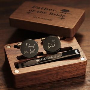 Collares colgantes 2023 Padre de la novia Grabado personalizado Gemelos y conjuntos de clips de corbata Boda personalizada para hombres Regalos de joyería 231214