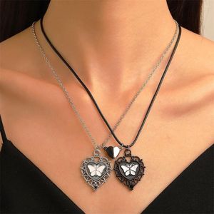 Pendentif Colliers 2pcs Magnétisme Coeur Collier Huile Goutte À Goutte Papillon Originalité Amoureux Romantique Ras Du Cou Bijoux Accessoires Cadeau