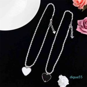 Colliers pendentifs Big Letter Collier Love