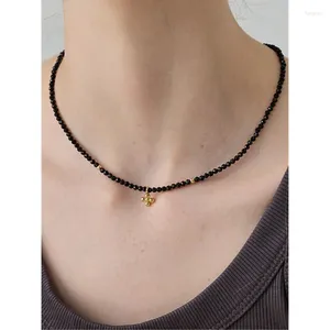 Colliers pendants Collier de perle de cristaux artificiels noirs pour design de niche croix de bijoux de chaîne perlé