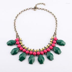 Collares pendientes Precio a granel Cuentas rojas amarillas Collar de colgantes geométricos verdes para mujeres Joyería vintage de declaración de color dorado antiguo